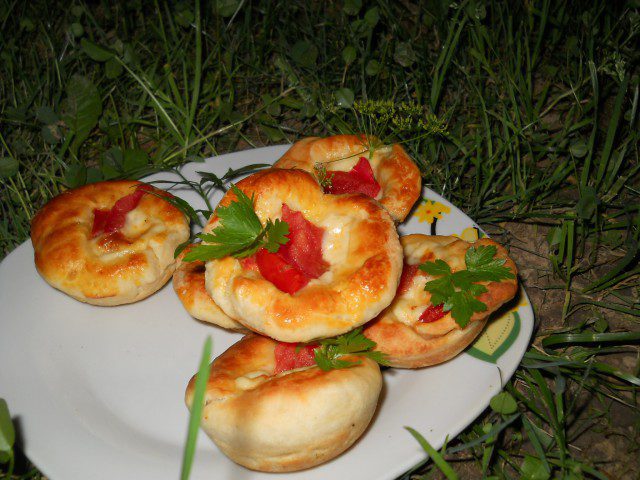 Stuffed Baskets with Emmental and Tomatoes