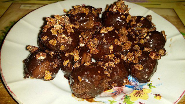 Homemade Dried Fruit Chocolate Truffles