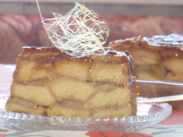 Caramel Cake with Biscotti and Bananas