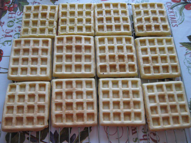 Easy and Crunchy Waffles