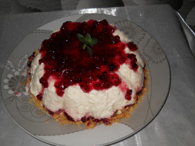 Cheesecake with Blackcurrant Jam