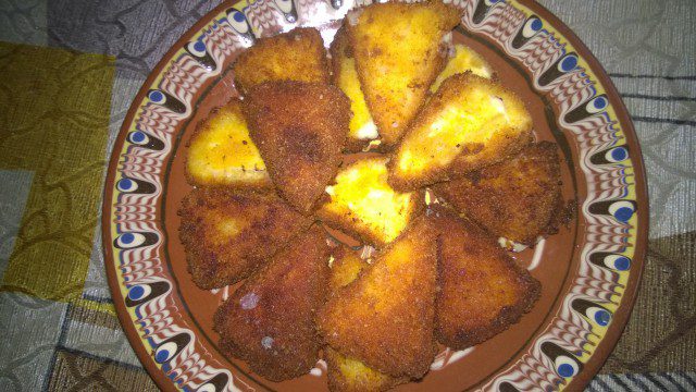 Crumbed Processed Cheese Triangles