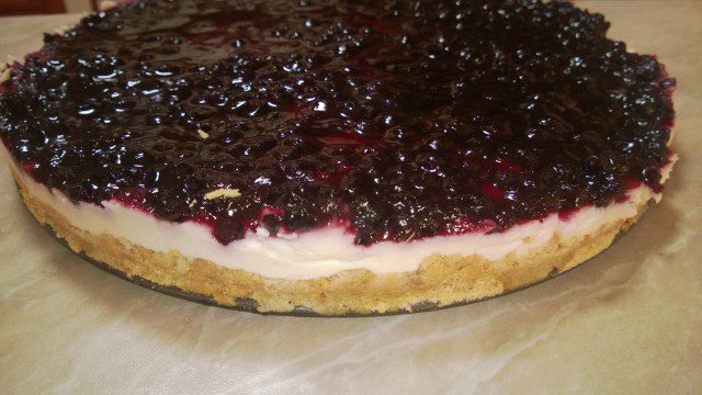 Easy Cheesecake with Blueberry Jam