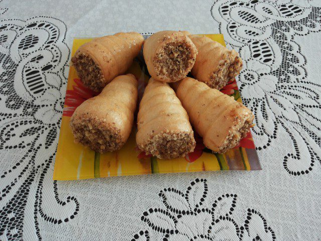Puff Pastry Cones with Homemade Cream