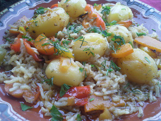 Country-Style Potatoes with Rice in the Oven