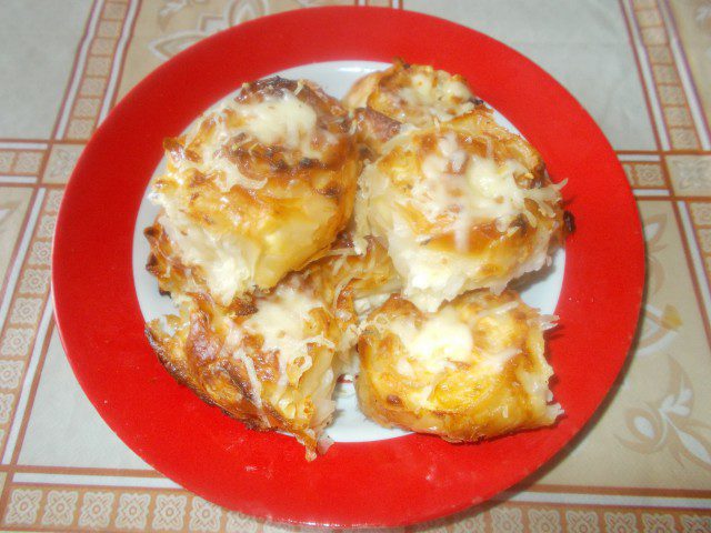 Phyllo Pastry Roses with Feta Cheese and Cheese