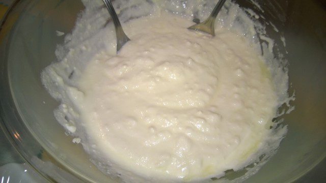 Dry Yogurt with White Cheese