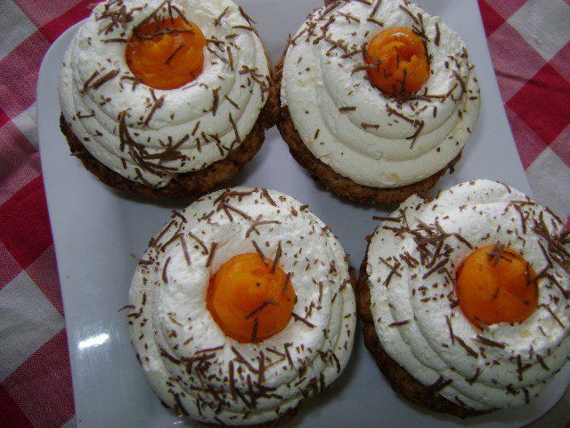Pumpkin Muffins with Cream