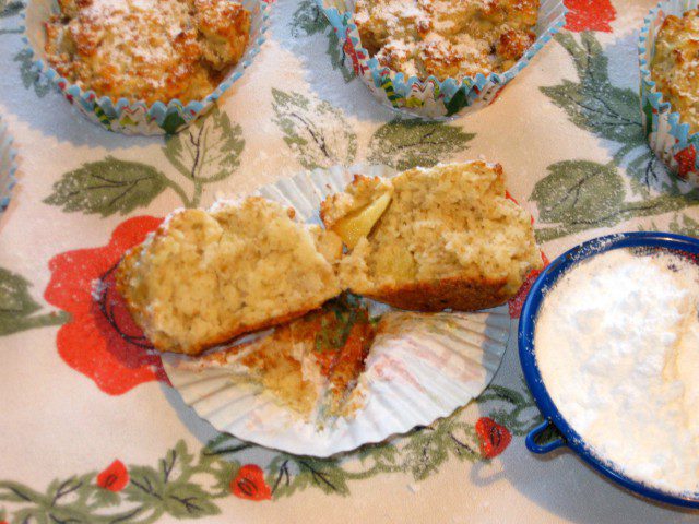 Apple Muffins with Cottage Cheese and Oats