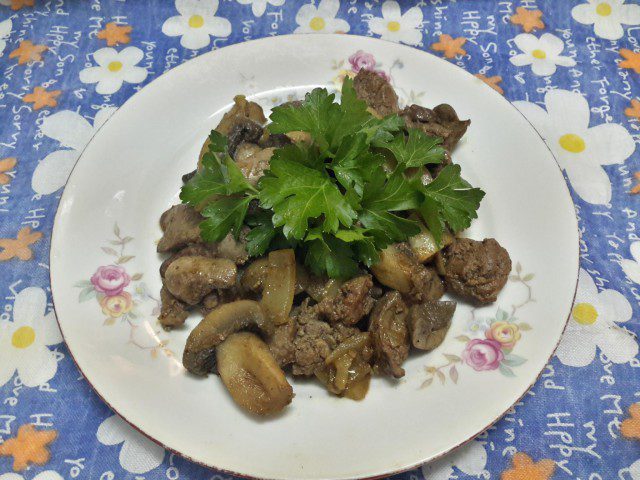 Tasty Chicken Livers with Onions and Mushrooms