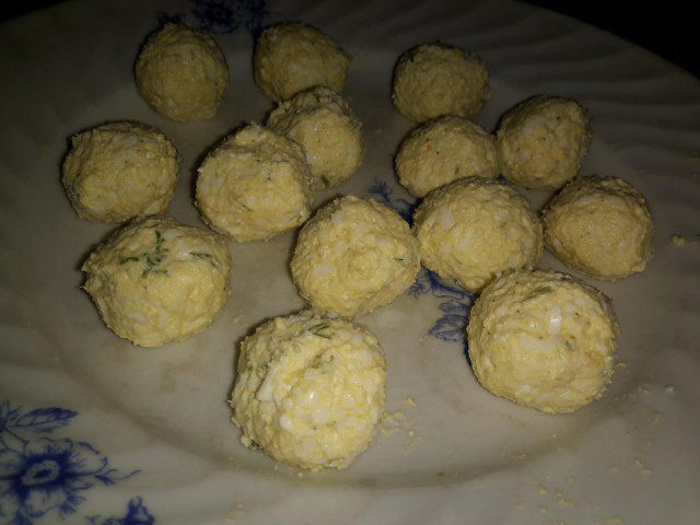 Feta Cheese, Egg and Sesame Appetizer Balls