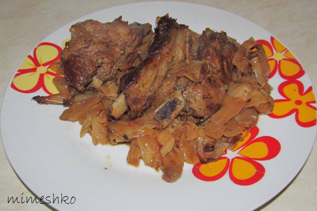 Pork Ribs with Sauerkraut, Leeks, Tomatoes