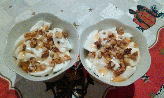 Strained Yoghurt with Honey and Walnuts
