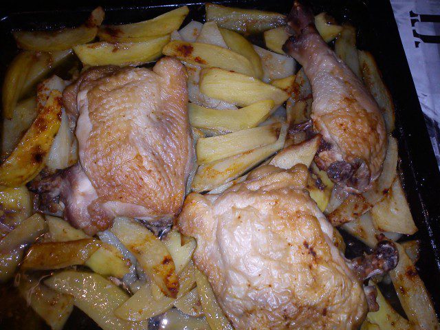 Potatoes in the Oven with Chicken Thighs