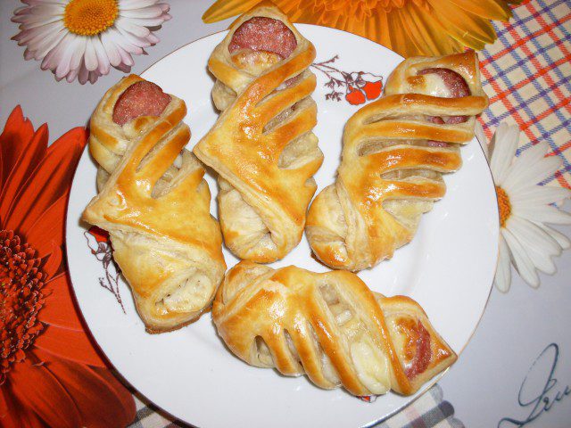 Puff Pastry Bites with Salami and Cheese