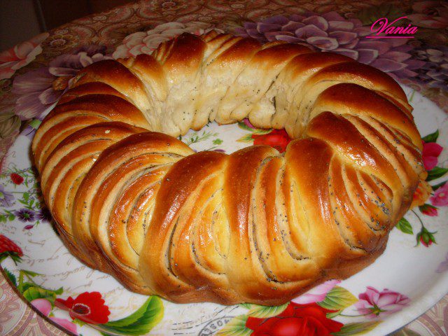 Butter Wreath with Poppy Seeds