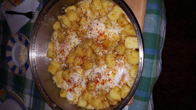 Pan-Fried Garlic Potatoes with Eggs