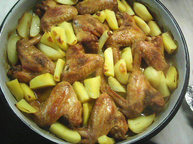 Chicken Wings with Taters in the Oven