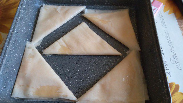 Small Triangular Phyllo Pastries
