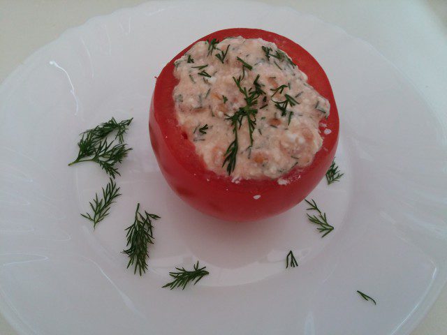 Stuffed Tomatoes with Cheese and Onions