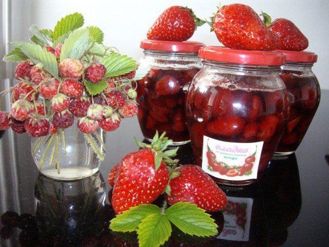 Grandma`s Wild Strawberry Jam