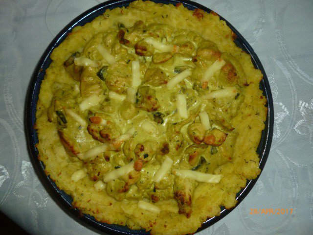 Potato Tartlet with Chicken, Mushrooms and Cheese Sauce