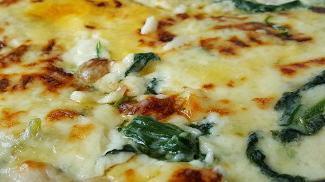 Spinach with Chicken and Bechamel Sauce