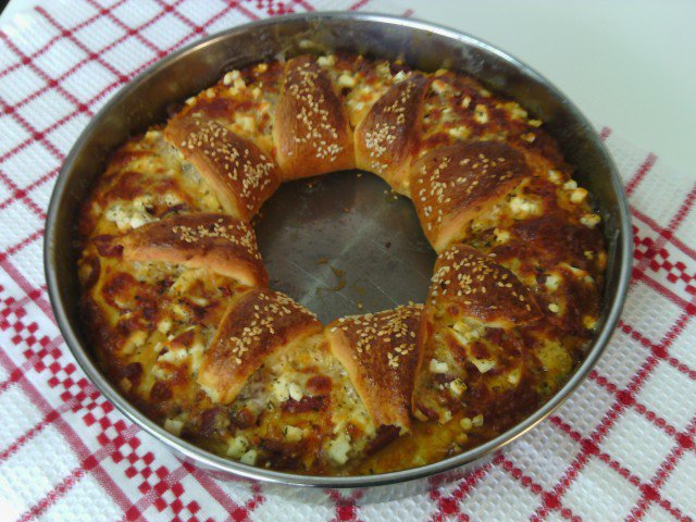 Pizza Wreath with Cheese, Feta Cheese, Sausages and Chutney