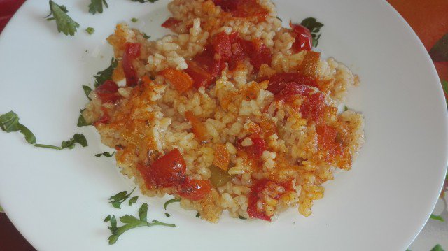 Oven-Baked Rice with Leeks and Tomatoes