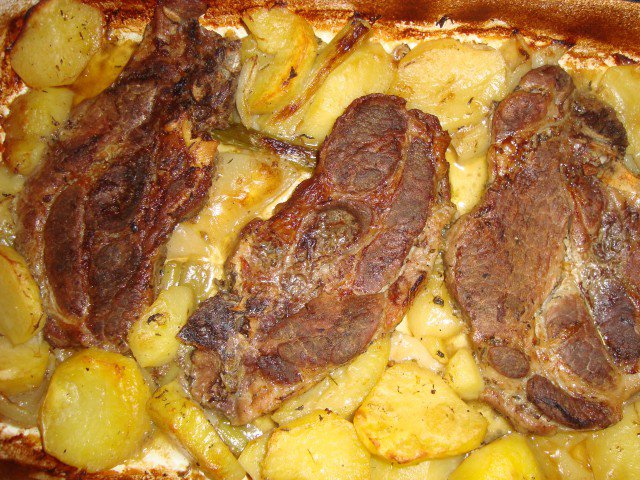 Oven-Baked Pork Chops with Spices and Potatoes
