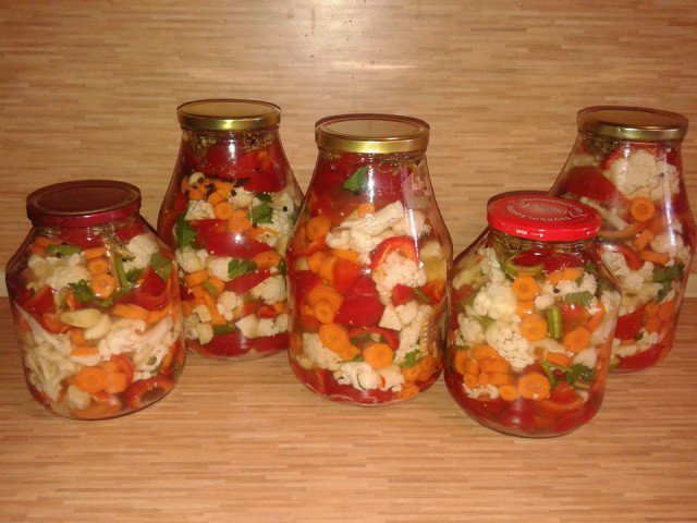 Bell Peppers, Carrots and Cauliflowers in Three Liter Jars