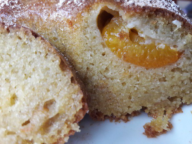 Sponge Cake with Apricots