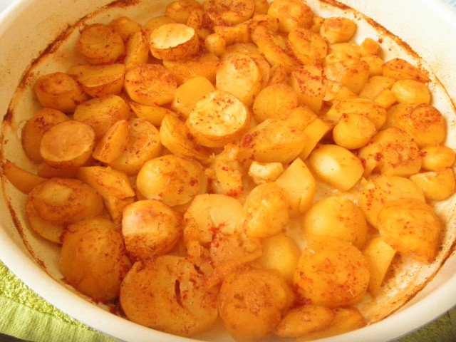 New Potatoes with Butter in the Oven