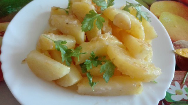 Stewed Potatoes with Garlic