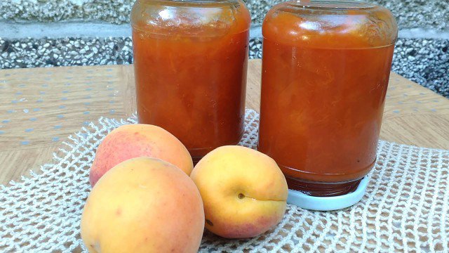 Easy Apricot Jam