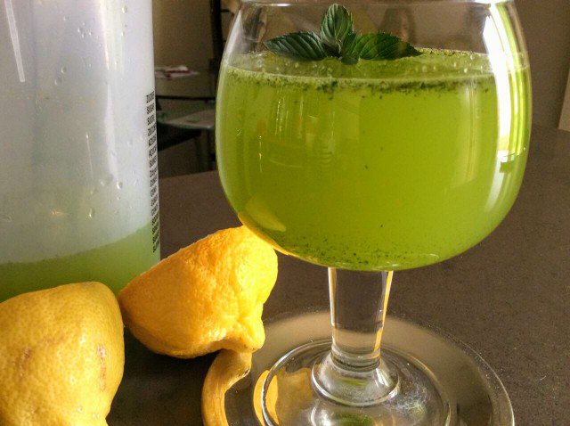 Homemade Lemonade with Fresh Mint