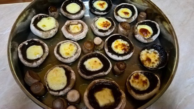 Simple Stuffed Mushrooms with Cheese