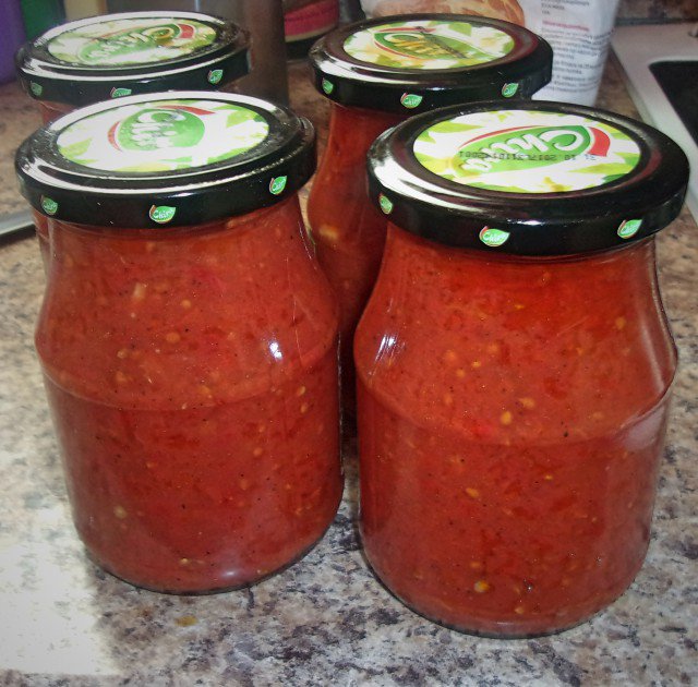 Spicy Tomato Salsa for the Winter