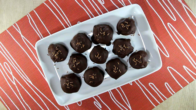 Chocolate Balls with a Glaze