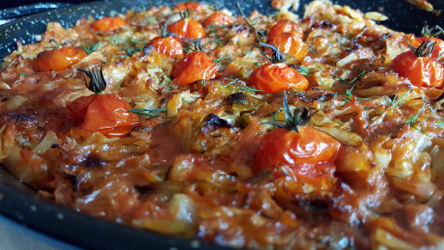 Fresh Cabbage with Tomatoes and Dill