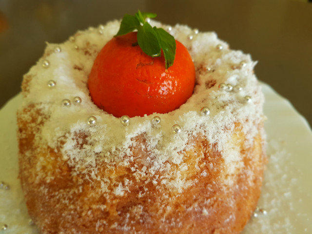Lean Sponge Cake with Tangerines and Coconut