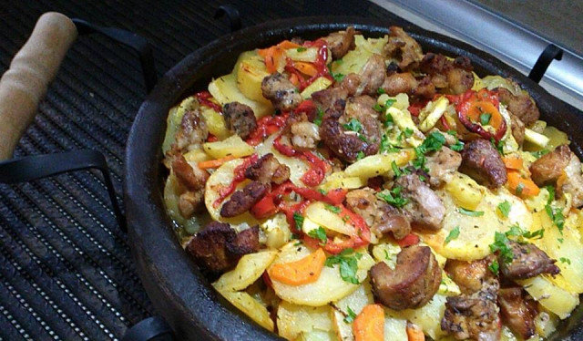 Sach with Marinated Pork and Vegetables