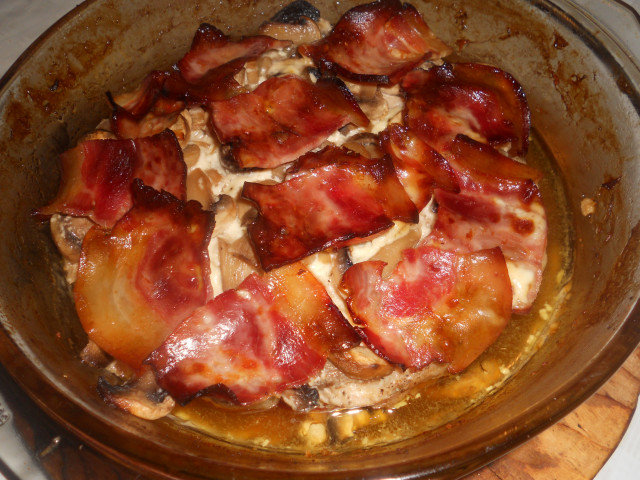 Pork Loins with Mushrooms, Mayo and Bacon in the Oven