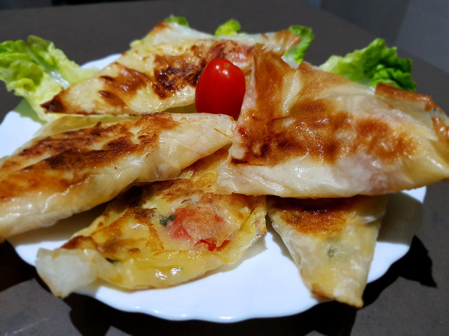 Crunchy Filo Pastries with Provolone and Cherry Tomatoes
