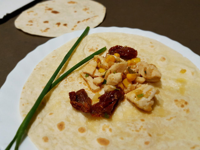 Fajitas with Chicken, Dried Tomatoes and Corn