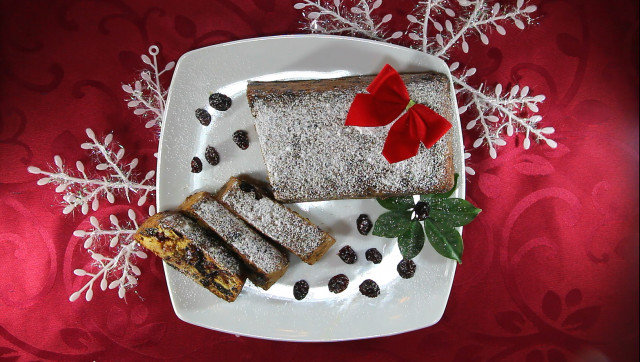 Lavish Christmas Cake with Dried Fruits