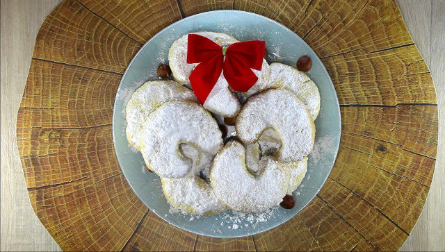 Snowy Christmas Crescents