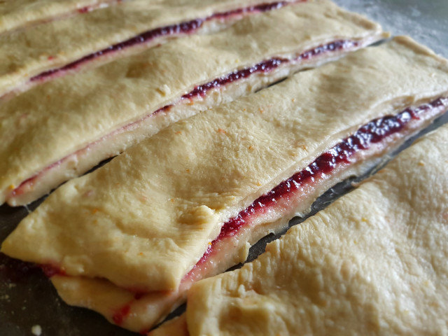 Raspberry Christmas Pretzels