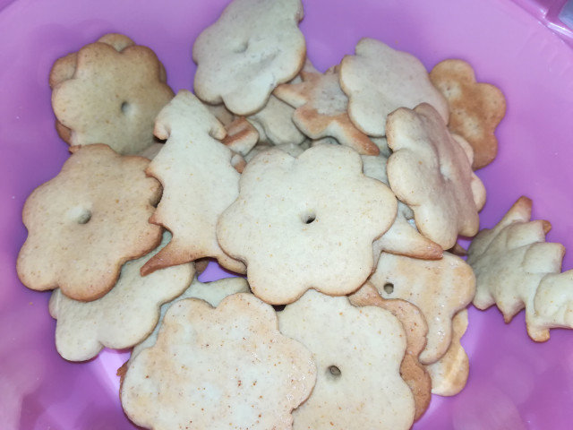 Christmas Butter Cookies with Cinnamon