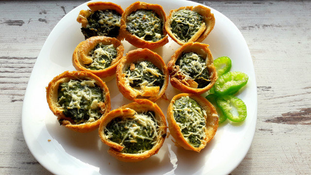 Bread Baskets with Spinach